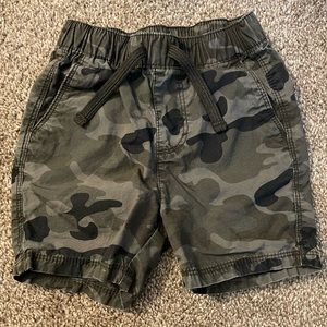 Old Navy Camo Print Cargo Shorts Toddler Boy Size 18 months - 24 months